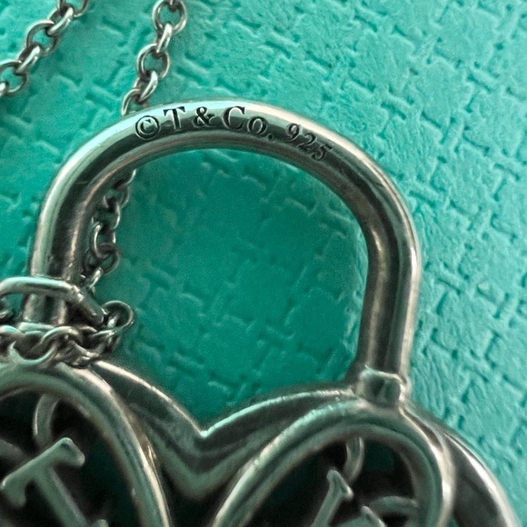 🔴Authentic TIFFANY & CO Retired Vintage Filigree heart & Key Pendent Necklace🔴 - Picture 6 of 11